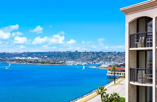 Downtown San Diego Hotel | 3-Star Hotel ∙ Hilton San Diego Airport/Harbor Island