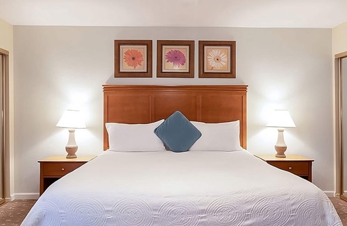 San Diego Country Estates Hotel | 3 Units | 2BR with Full Kitchen | Free Parking | Outdoor Pool