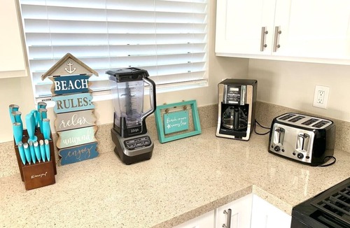 Townsite House | 31+ Day Coastal Haven: Minutes to Pendleton & Beach