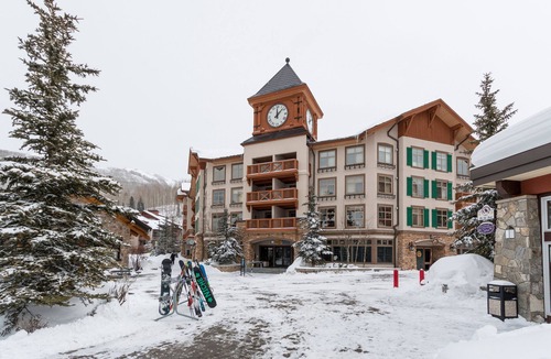 Snowbird Condo | 3104 - One Bedroom + Den Standard Powderhorn Lodge by RedAwning