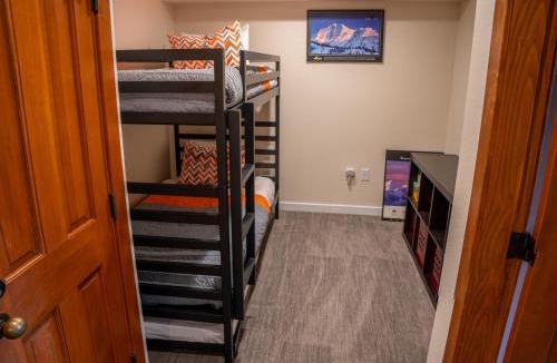 Snowbird Apartment | 3315 - One Bedroom Den Deluxe Powderhorn Lodge condo