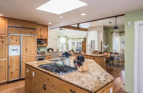 Del Rey Oaks House | 3485 Avalon by the Sea