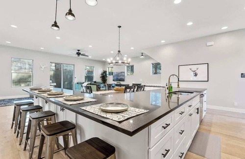 Flagstaff House | 360 Rooftop Views | New Build | AC | Hot Tub | Lux