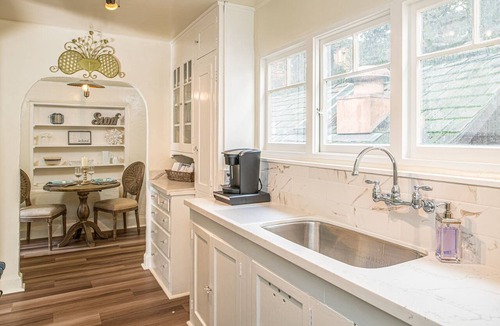 Northwest Carmel Apartment | 3795 The Artist's Way - Adorable Downtown Flat