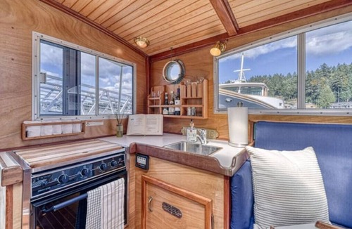 Gig Harbor Boat Rental | 38' Yacht equipped with luxury and kayaks!