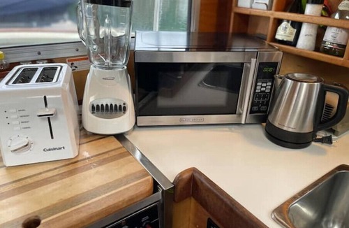 Gig Harbor Boat Rental | 38' Yacht equipped with luxury and kayaks!