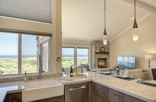 Castroville Condo | 3930 Bella Casa - Oceanfront Condo, Pool & Tennis