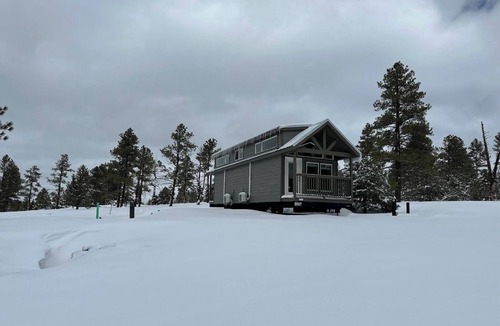 Williams Ski Chalet | 3B Cozy 1-bedroom chalet in Beautiful Williams with Wi-Fi, AC, Forest View .