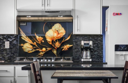Spring Valley House | 3bd 3 bath delightful home 20 min Strip. 1 king 2 queen sofabed POOL SPA, garage