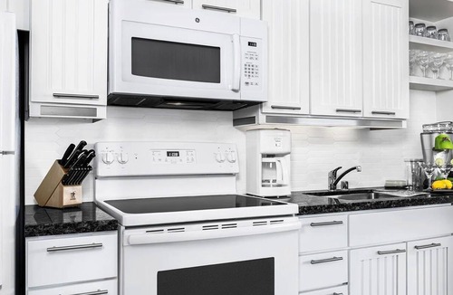 Las Vegas Condo | 3BD/Vegas - Kitchen, Margarita Mixer, and Parking!