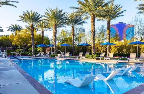 Las Vegas Condo | 3BD/Vegas - Kitchen, Margarita Mixer, and Parking!