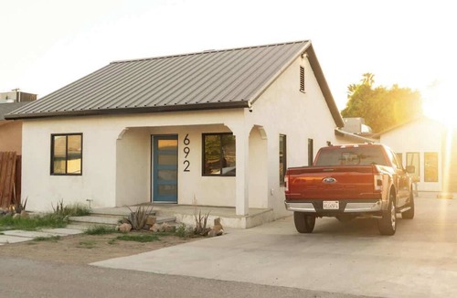 Brawley House | 3bd3ba*Kingbeds*New*75" TV*Full Kitchen*W/D
