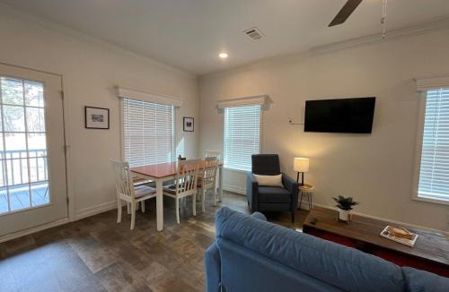 Hermosa House | 3Bed2Bath with Creek and Open Spaces
