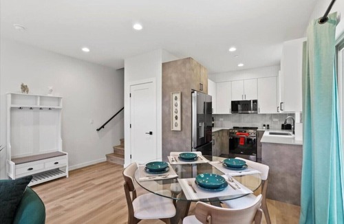 Roosevelt Villa | 3BR 2.5BA Rooftop View Green Lake Hideaway near UW