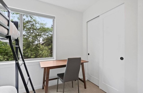 Roosevelt Villa | 3BR 2.5BA Rooftop View Green Lake Hideaway near UW
