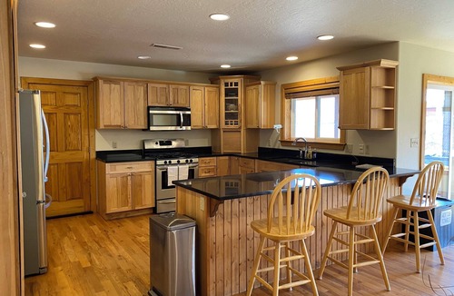Moab South Valley House | 3BR, 2 bath Home-trailer parking-private hot tub-pool table-great for groups