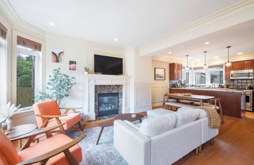 Lower Queen Anne Villa | 3BR 2BA Tudor Townhouse on Queen Anne, Seattle- w View!