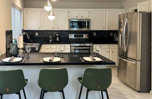 Spring Valley House | 3BR/3BA w/Pool & BBQ 15 Mins to Strip & Airport