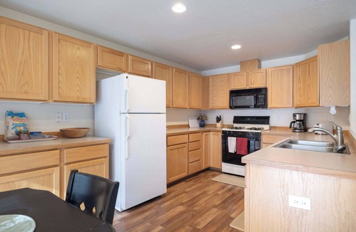 Southwest Bend House | 3BR Near Old Mill with Fireplace Sleeps 6