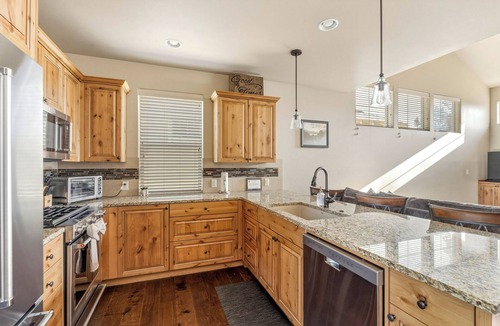 Redmond House | 3BR Resort Home at Eagle Crest - Bikes for All Ages, Golf, Sleeps 8