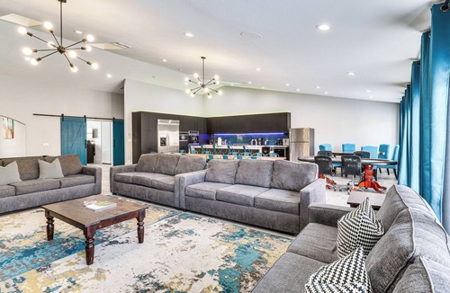 Spring Valley House | 4,300-Sq-Ft Villa in West Vegas w/Pool & Games!