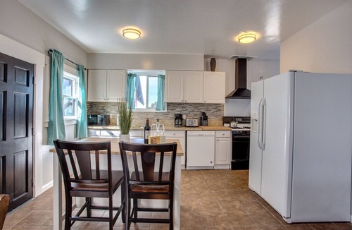 Park West House | 4 BD Entire House Located Close to Downtown and Little Italy!
