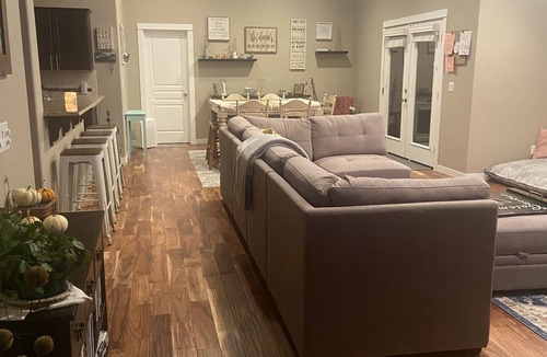 Prosser House | 4 bed 2 bath Sleeps 6 adults 2 children. additional need approved see pricing