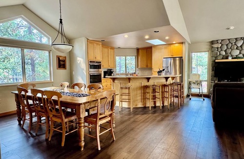 Deer Park House | 4 Bed 4 Bath 3 masters, 10 Shark Passes Included With Rental