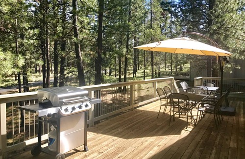 Deer Park House | 4 Bed 4 Bath 3 masters, 10 Shark Passes Included With Rental