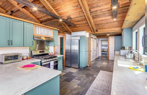 Three Rivers House | 4 Bedroom and 4 Bathroom plus River Front and Pet Friendly!