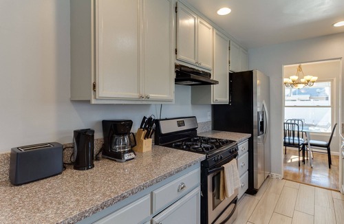 Reseda House | 4 bedroom house with a pool