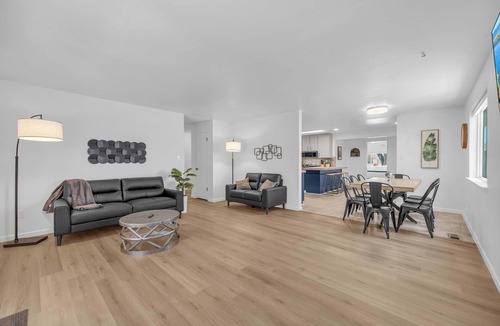 Sparks House | 4-Bedroom Sparks|2-Car Driveway| Sleep 14