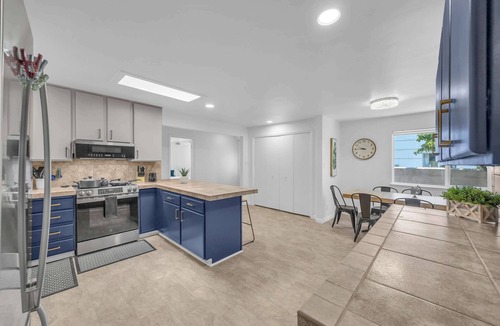 Sparks House | 4-Bedroom Sparks|2-Car Driveway| Sleep 14