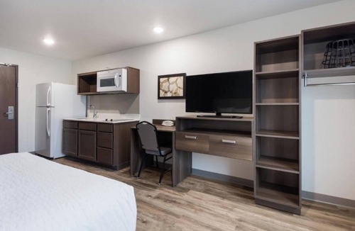 Newnan Hotel | 4 Cozy Studios w/Kitchen & Onsite Laundry