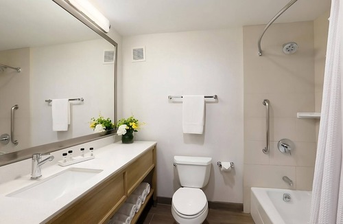 Mission Beach Hotel | 4 Family-friendly Units w/Private Patio! Steps to Pacific Beach! Onsite Pool!