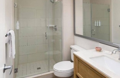 Mission Beach Hotel | 4 Family-friendly Units w/Private Patio! Steps to Pacific Beach! Onsite Pool!