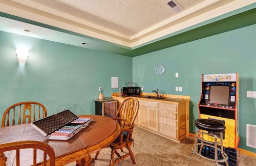Zigzag Cabin | 4 King Beds + Hot Tub + Game Room Sleeps 12