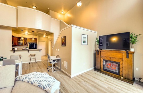 South Tacoma Apartment | 4 Mi to Dtwn, Commuter-Friendly Apt in Tacoma