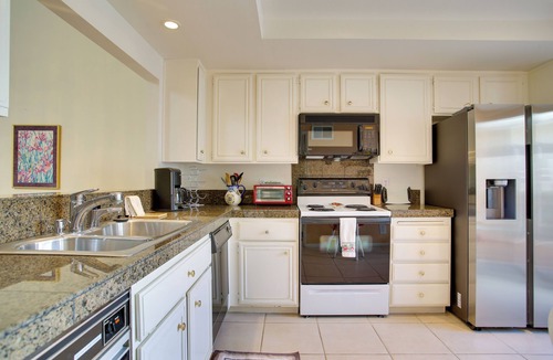Cathedral City Condo | 4 Mi to Dtwn Palm Springs: Condo w/Pool Access