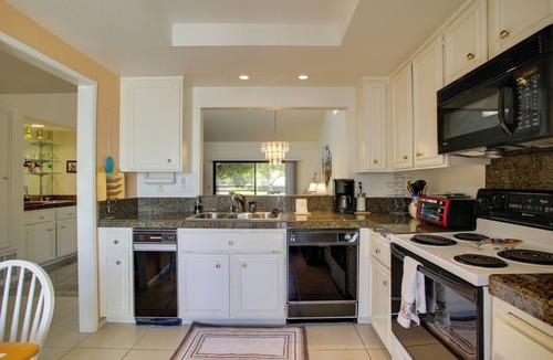 Cathedral City Condo | 4 Mi to Dtwn Palm Springs: Condo w/Pool Access