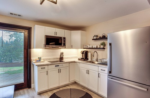 University Place Apartment | 4 Mi to Waterfront Parks! Cozy Apt in Tacoma Area