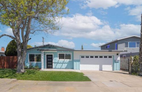 North Clairemont House | 4 Miles to Beach Central and Newly Renovated