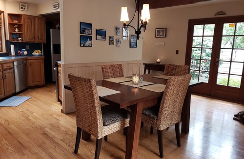 Northwest Carmel House | 4 minute walk to the beach or town!