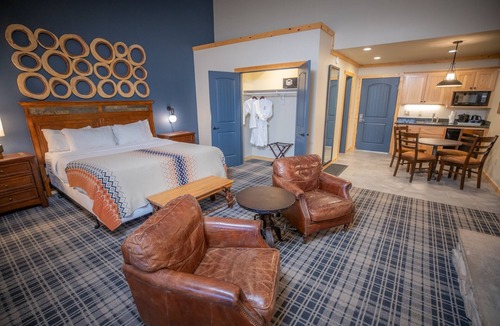 Mammoth Lakes Hotel | 4 Relaxing Mountain View Units Near Trails & Mammoth Ski Areas for Getaways!