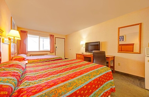 Stevenson Hotel | 4 Relaxing Room w/Free Parking | Pets Allowed | East Point Kite Beach - 0.2 mi