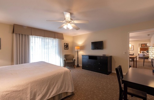 San Diego Country Estates Hotel | 4 Units | Pool & Free Onsite Parking | Near Ramona Winery