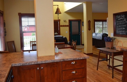 Seaside House | 4B/3.5 Newer Roomy Home, Cozy Fireplace, Close to Town/Beach/Convention Ctr