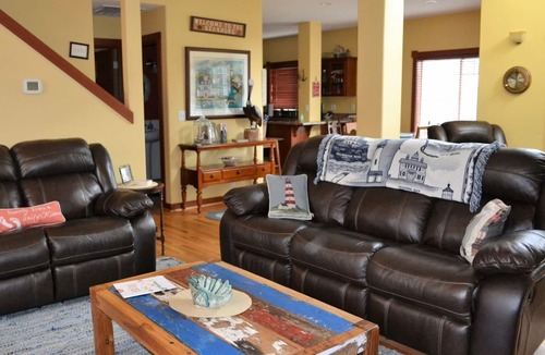 Seaside House | 4B/3.5 Newer Roomy Home, Cozy Fireplace, Close to Town/Beach/Convention Ctr