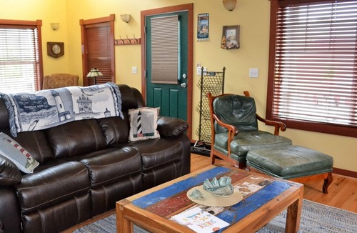 Seaside House | 4B/3.5 Newer Roomy Home, Cozy Fireplace, Close to Town/Beach/Convention Ctr
