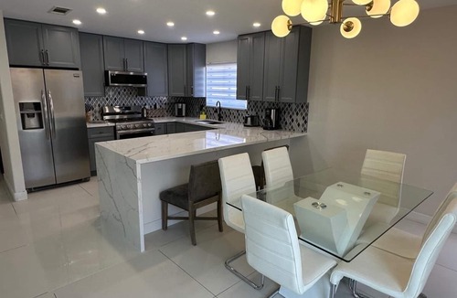 Summerlin House | 4bd Home w/big sun deck, pool, BBQ, Hot tub, Pet friendly, short ride to Strip